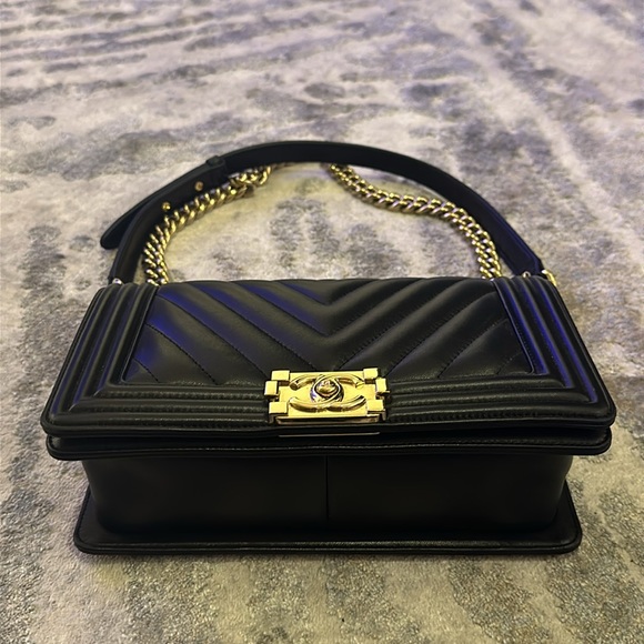 Chanel Chevron Quilted Lambskin Medium Boy Flap Bag - Picture 3 of 12